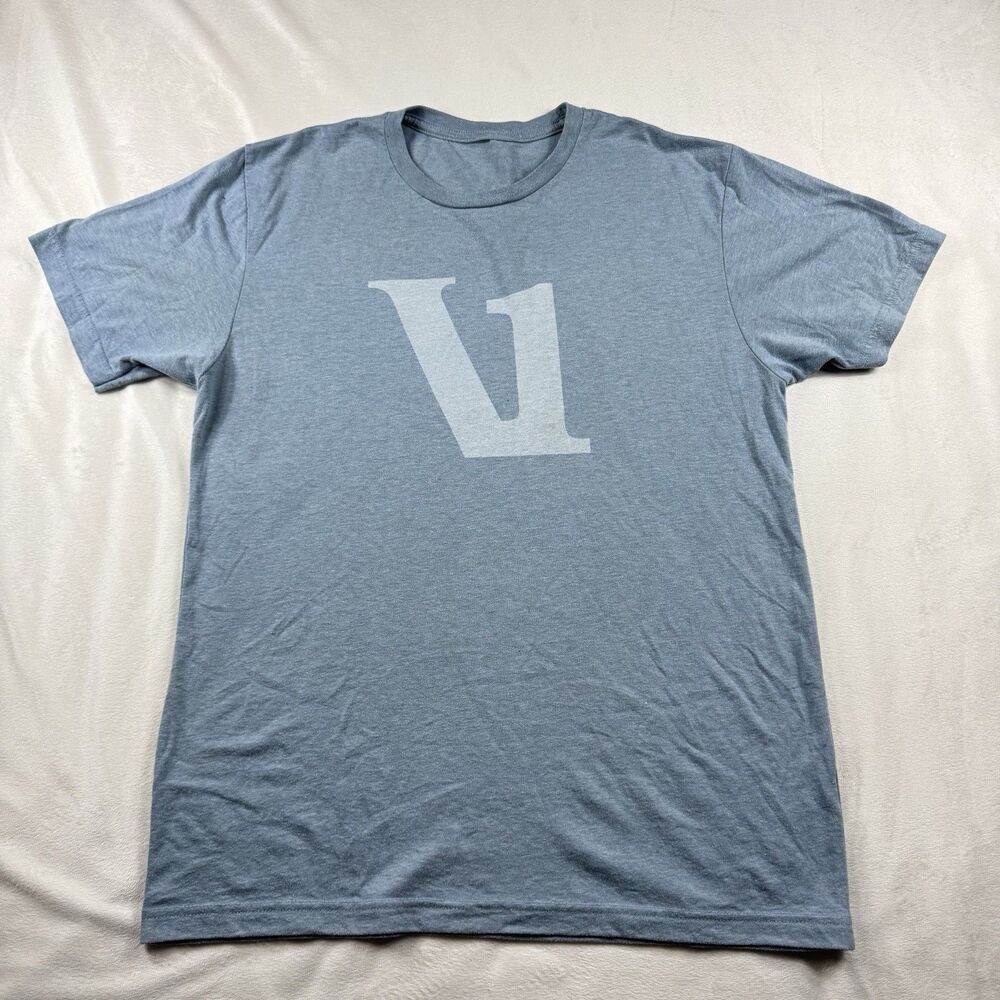 Vuori Men’s V1 Logo Graphic T-Shirt Men's Large Blue Big Print Stretch Comfort